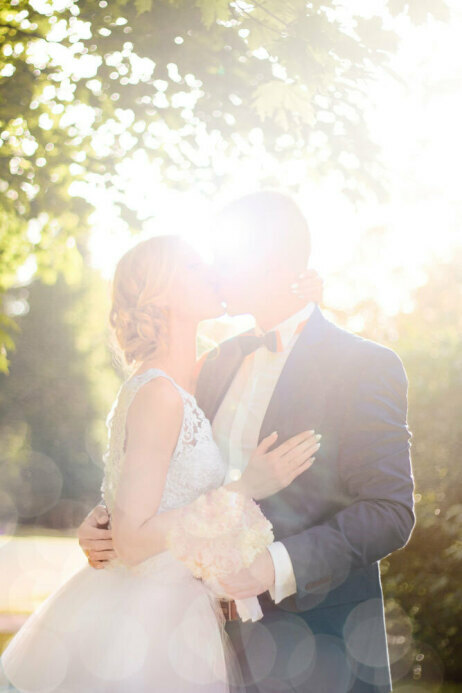 Summertime wedding - Bride & Groom in sunny Spearfish Canyon setting