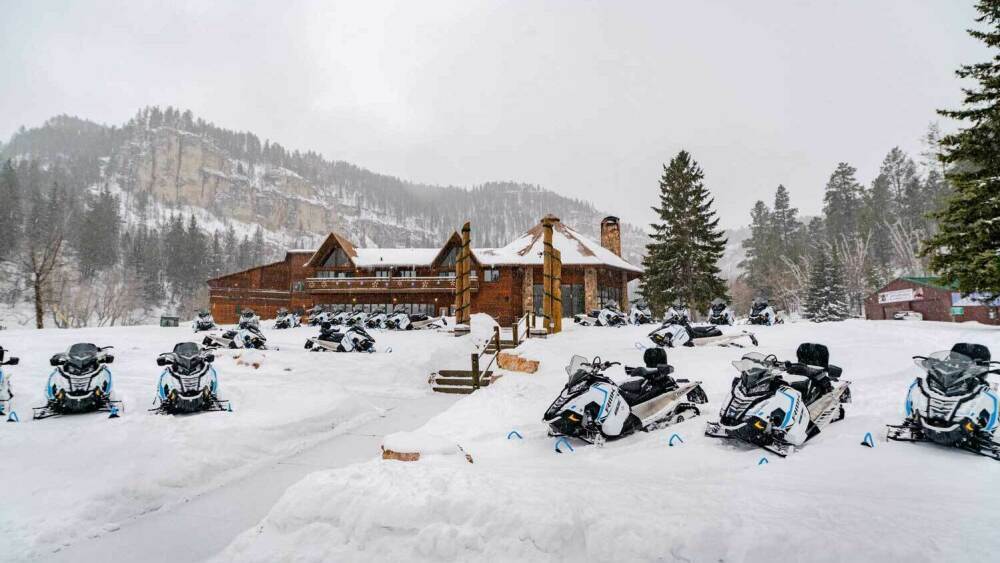 Snowmobiles in front of Spearfish Canyon Lodge